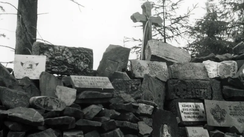 Mohyla na Ivančeně na historickém snímku