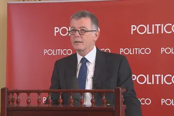 Šéf MI6 v Praze varoval před Čínou, ruské občany vyzval ke spolupráci