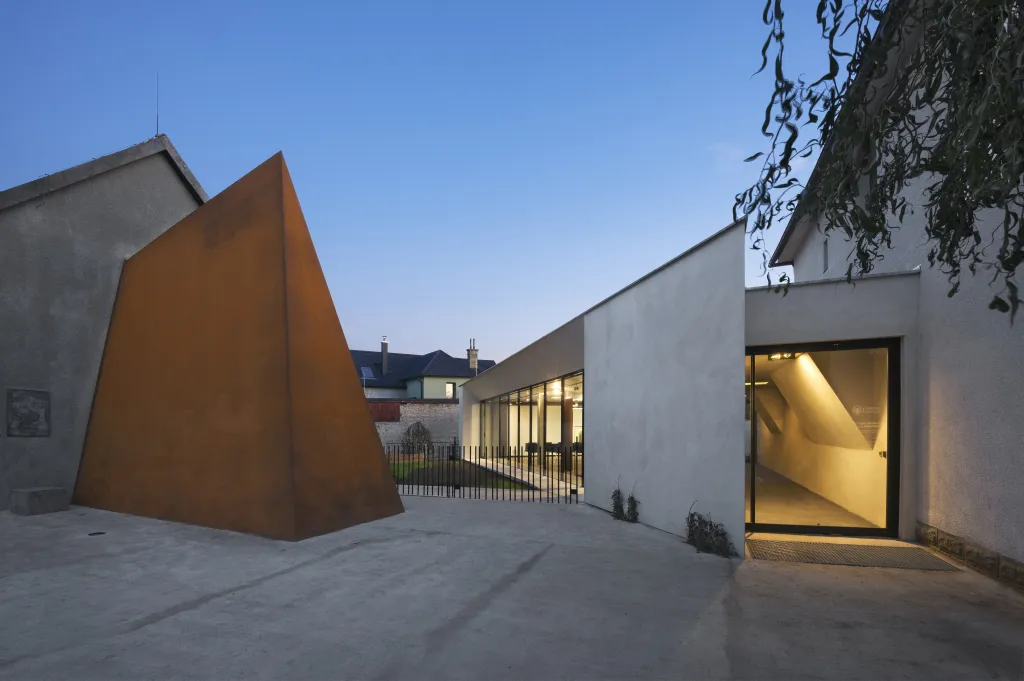 Cena za architektonický design a rekonstrukce: Památník Jana Palacha ve Všetatech (Miroslav Cikán, Pavla Melková, MCA atelier)