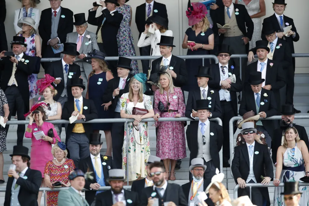 Během zahajovacího dne koňských dostihů Royal Ascot dorazila tradičně i královská rodina
