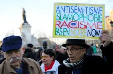 Francouzi se bouří proti sílícím projevům antisemitismu, Macron slibuje řešení