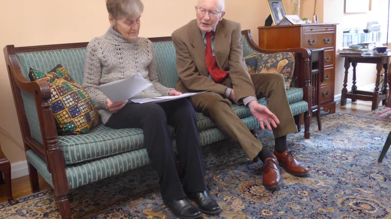 Bývalý diplomat Martin Nicholson se svou ženou