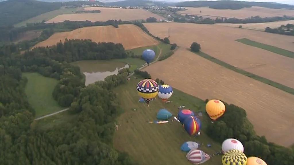 Horkovzdušné balony nad Bouzovem