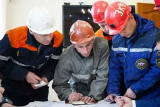 V dole na Sibiři našli ráno po výbuchu živého horníka. Zatkli dva inspektory bezpečnosti