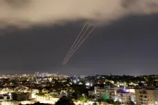 Írán zaútočil drony a raketami, Izraeli a spojencům se téměř všechny podařilo zničit