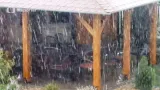 Silná bouřka s kroupami, větrem a prudkým lijákem v Suchém na Blanensku