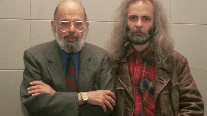 Americký básník Allen Ginsberg (vlevo) a jeho překladatel Josef Rauvolf (1996)