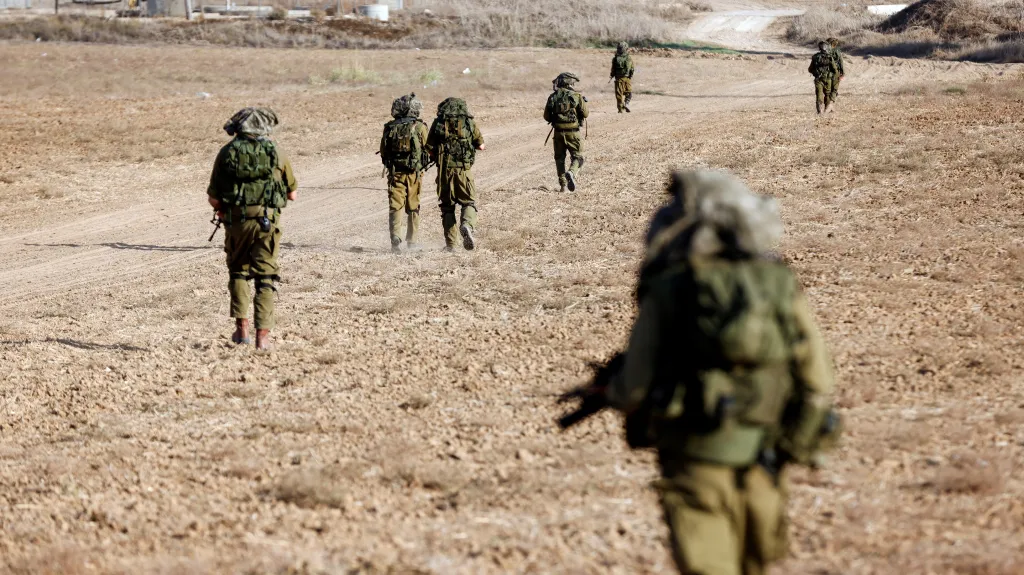 Izraelští vojáci poblíž hranice s Pásmem Gazy