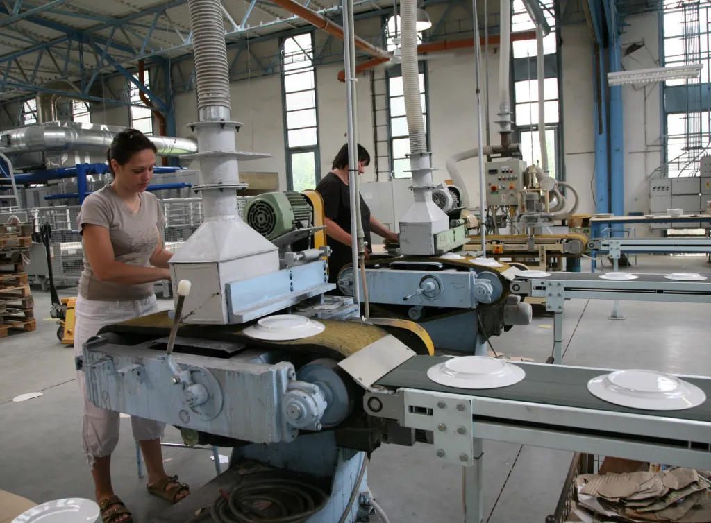 Potíže má firma spíše s důsledky vládních opatření proti koronaviru. Ve společnosti je zaměstnáno přes 80 procent žen