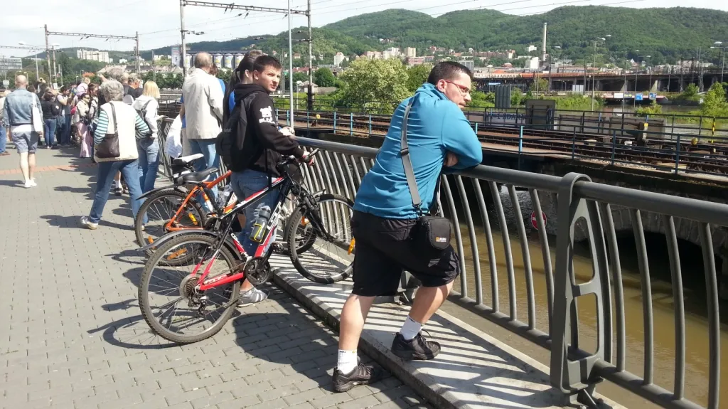 Obyvatelé Ústí sledují stoupající Labe