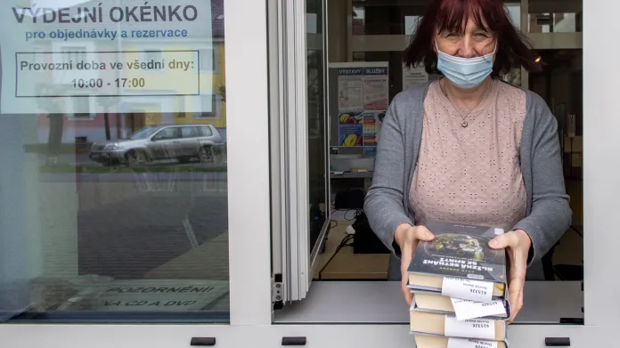 Městská knihovna v Hradci Králové zprovoznila na sedmi místech výdejní okénka