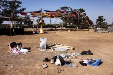 Přeživší masakru na festivalu Supernova žalují izraelské bezpečnostní složky za podcenění hrozby z Gazy