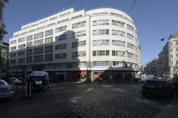 Zaměstnance finančního ředitelství viní policie z korupce, navrhuje mu až dvanáctiletý žalář