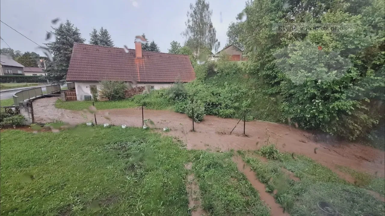 Lidé ze Rtyně v Podkrkonoší zůstávají po bleskové povodni bez vody