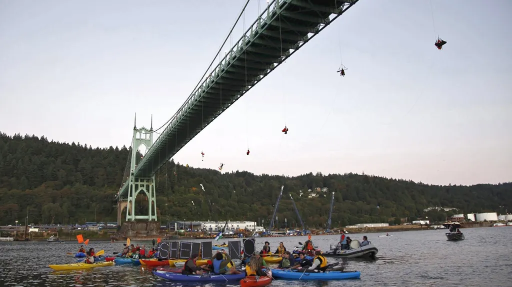 Greenpeace blokovalo vyplutí ledoborce z Portlandu
