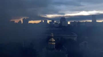 Následky ruského nočního útoku na Kyjev (15. 6. 2026)