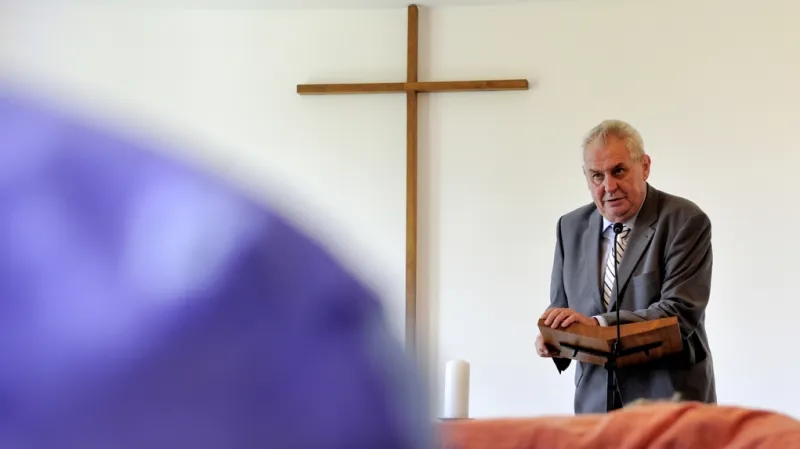 Zeman na návštěvě hospicu v Červeném Kostelci