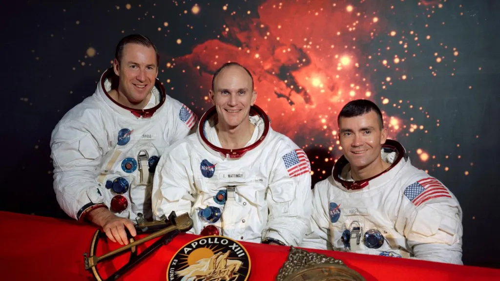 Posádka Apollo 13: James A. Lovell Jr.,Thomas K. Mattingly II, a Fred W. Haise Jr.