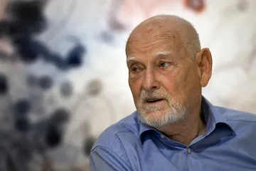 Zemřel Theodor Pištěk. Držitel Oscara, jehož uniformy nosí Hradní stráž