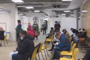Pro posilující dávku mohou už i třicátníci po pěti měsících. V neděli přibylo 2011 nakažených