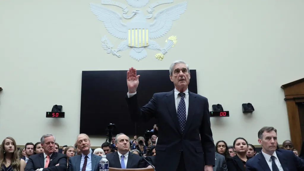 Zváštní vyšetřovatel FBI Robert Mueller vypovídal v Kongresu