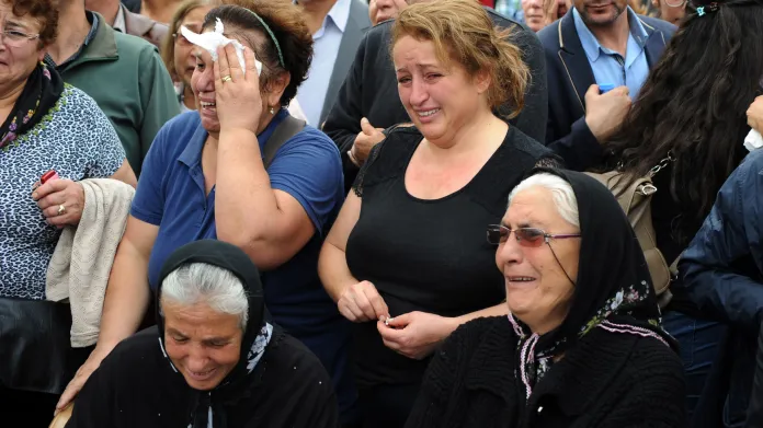 Pohřeb obětí útoků v Ankaře
