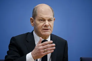 Scholz půjde ve stopách Merkelové. Je oblíbený, zkušený a umírněný