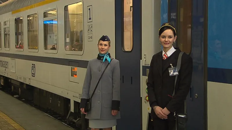 Ve spojích EC budou jezdit stevardky poskytující bonusové služby pro cestující.