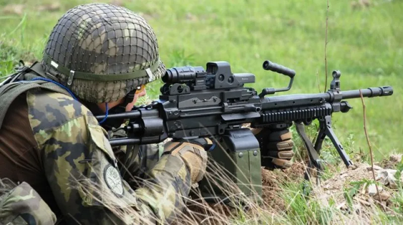 Střelba z kulometu Minimi (7,62 mm)