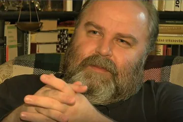  Zemřel spisovatel Václav Kahuda. Byl u začátku kapely Tři sestry