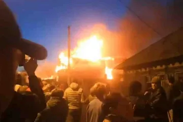 Ruský vojenský letoun narazil do obytné budovy v Irkutsku, zahynuli dva piloti