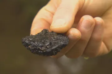 Odpad z dávné těžby uhlí na Trutnovsku stéká na soukromé parcely