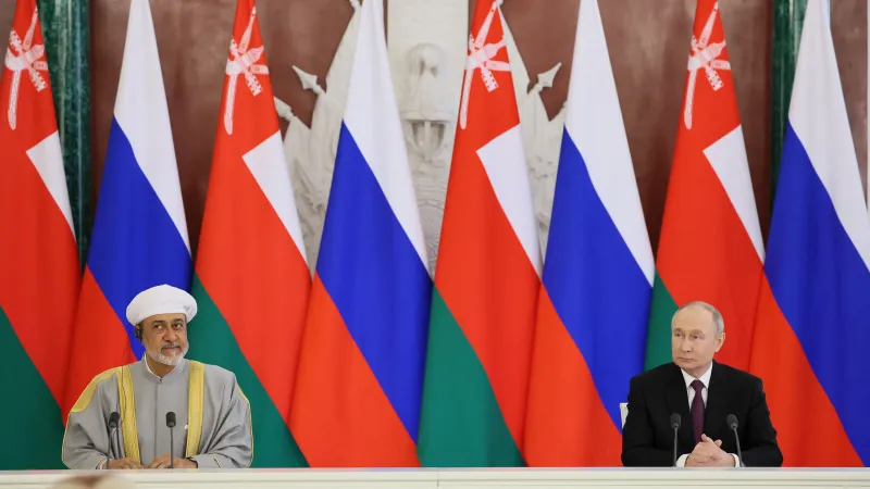 Ománský sultán Hajtham bin Tárik s ruským vládcem Vladimirem Putinem při setkání v Moskvě v dubnu 2025