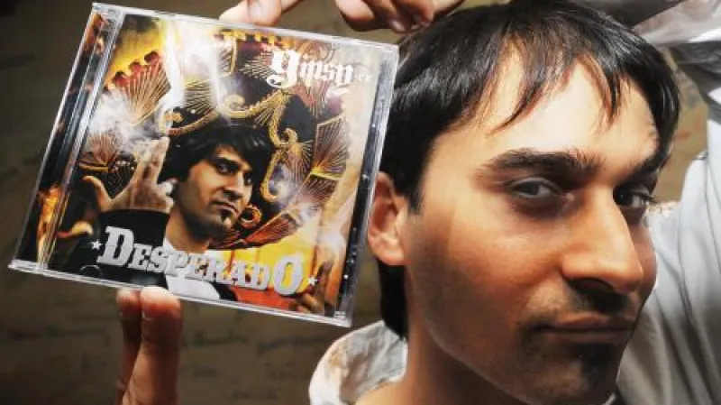 Frontman a zpěvák romské skupiny Gipsy.cz Radek \"Gipsy\" Banga představuje album Desperado