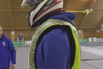 Airbagová vesta může zachránit život. Mezi motorkáři ale zatím moc rozšířená není