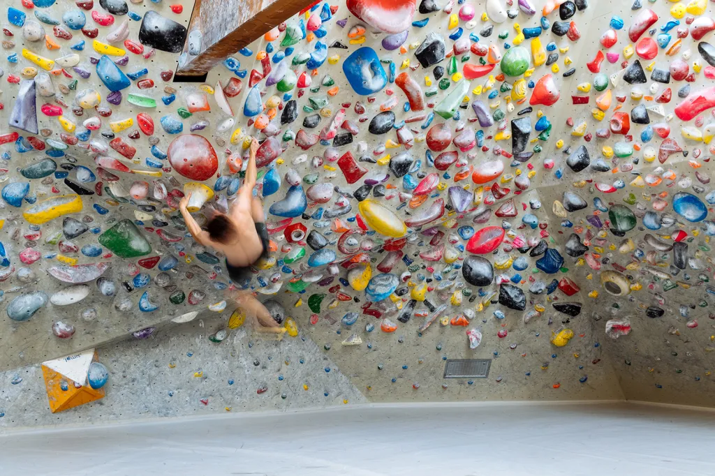 Nominace na vítěznou sérii Czech Press Photo 2018 (Sport): Adam Ondra - Mistrovství světa v lezení 2018