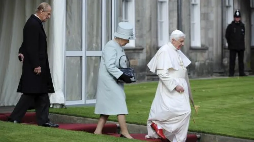 Papež po setkání s britskou královnou Alžbětou II.