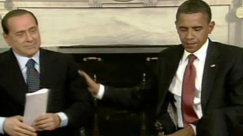 Italský premiér Silvio Berlusconi a americký prezident Barack Obama na schůzce v Bílém domě