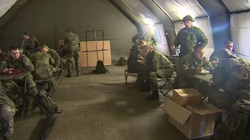 Vojáci převzali ostrahu nad muničním areálem