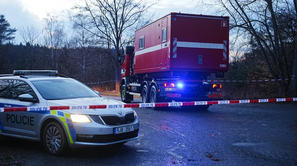 Policisté a hasiči hledají v Dalešické přehradě potápěče (23. února 2026)