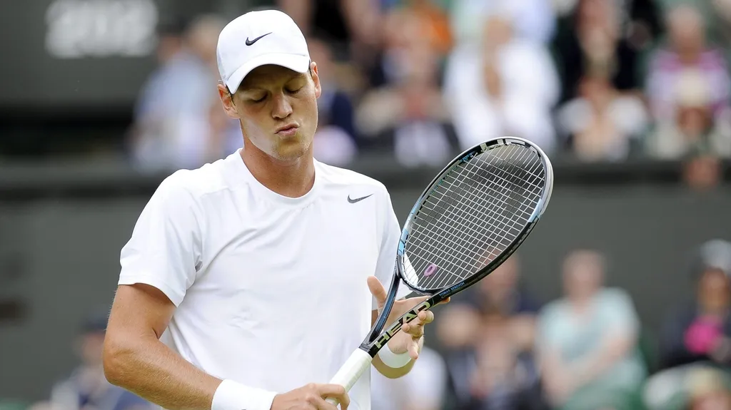 Tomáš Berdych v zápase s Lotyšem Gulbisem