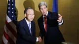 Reportáž: Pan Ki-mun a Kerry žádají konec bojů