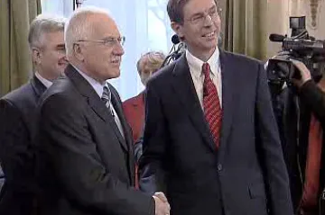 Organizační výbor sněmovny navrhuje veřejnou volbu prezidenta, podpoří ji i zelení