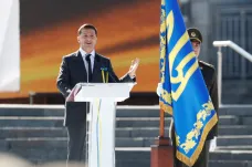 Zelenskyj je sto dní prezidentem Ukrajiny. Vyhrál parlamentní volby a opřel se do Putina