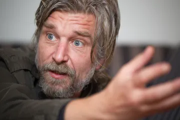 Recenze: Zamilovaný muž v rodinné pasti. Můj boj 2 je i čtenářův boj