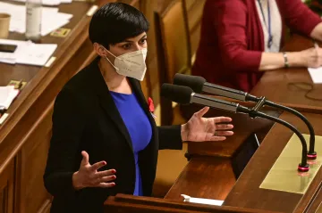 V čele sněmovny usedla Pekarová Adamová. Jeden post místopředsedy se nepodařilo obsadit