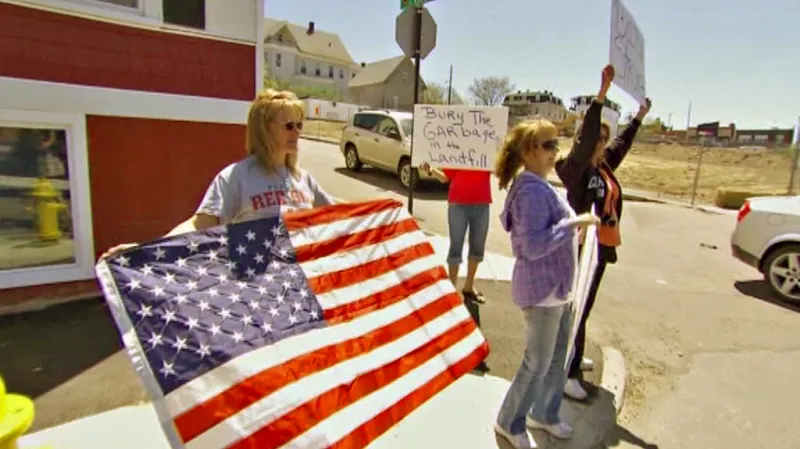 Protest před pohřebním ústavem v Bostonu