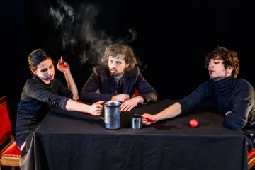 Novocirkusový Oktobre vzbuzuje příjemné mrazení