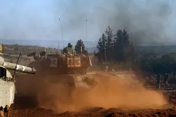Izraelští vojáci opět vjeli s tanky do Pásma Gazy. Hamás zasáhl raketovým útokem dům v Tel Avivu