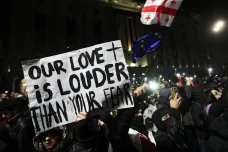 Protestující v Tbilisi „usvědčují“ čínské kamery rozpoznávající obličeje